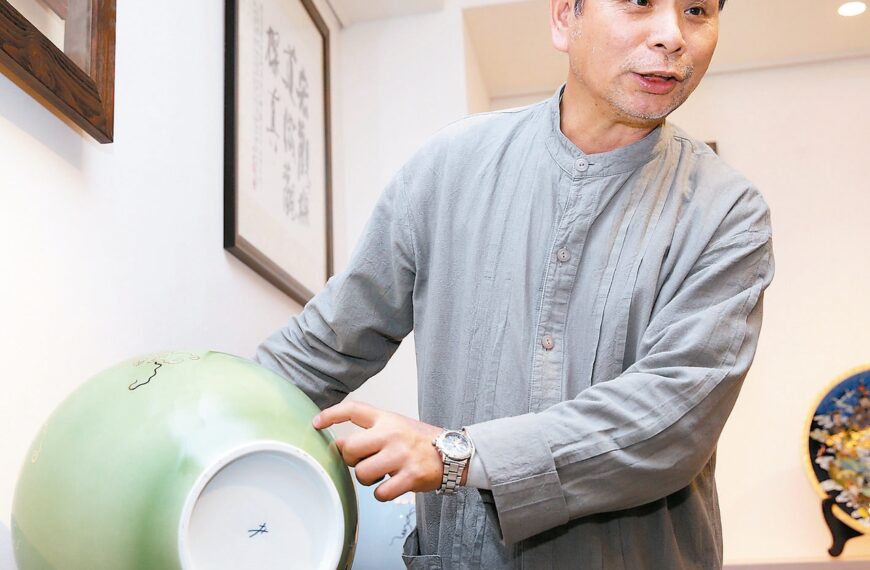 台灣新聞通訊社-遭檢舉作品抄襲 陶藝大師許朝宗駁質疑：獲工藝成就獎被嫉妒