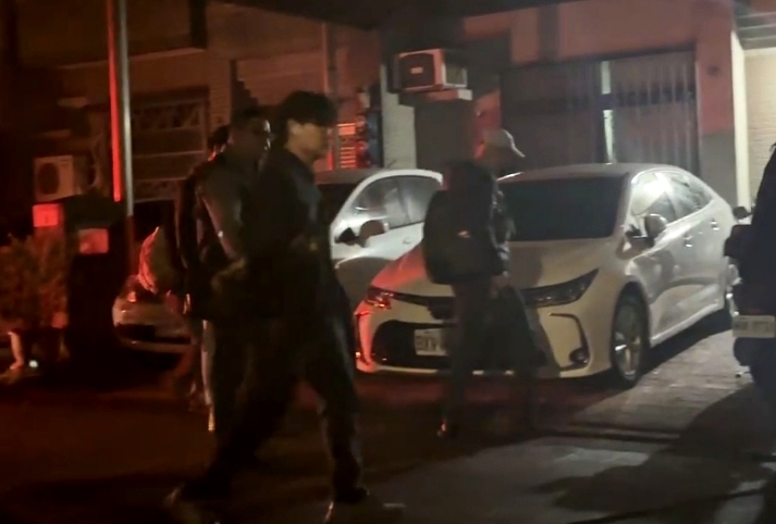 台灣新聞通訊社-北捷殺人嫌犯父母應訊 警凌晨桃園扣兇嫌舊手機電腦