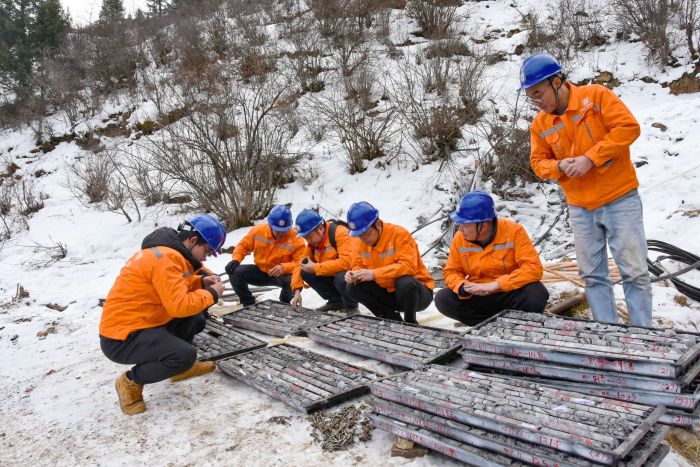 台灣新聞通訊社-查明四川最大金礦，幾代地質人費時50年