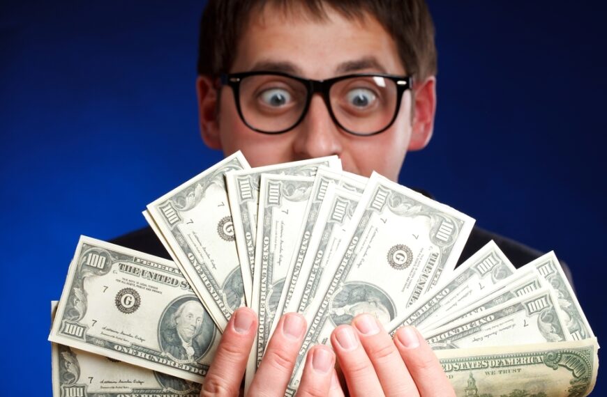 台灣新聞通訊社-科威特公務員「曠職十年」照領薪水 遭罰繳回3177萬台幣