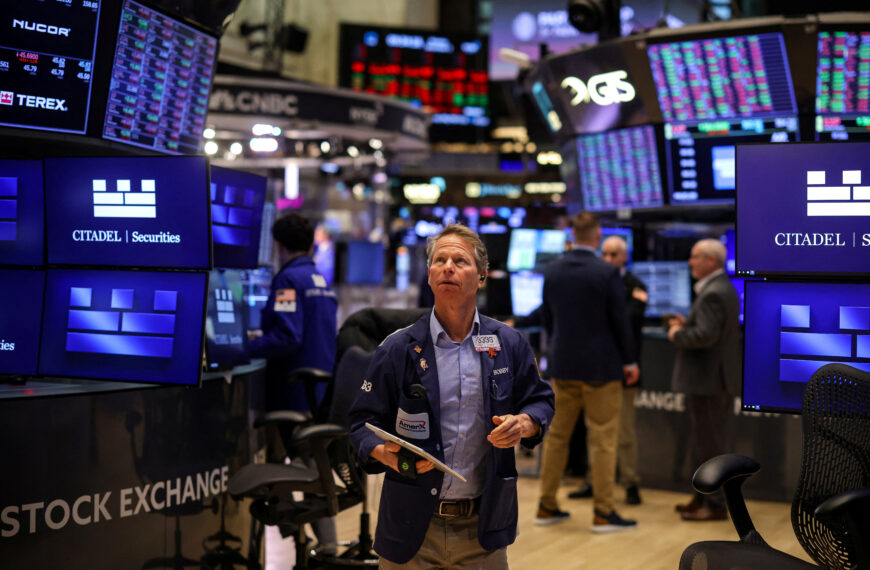 台灣新聞通訊社-美股早盤／傳微軟AI軟體需求弱 指數漲跌互見 機器人類股逆漲