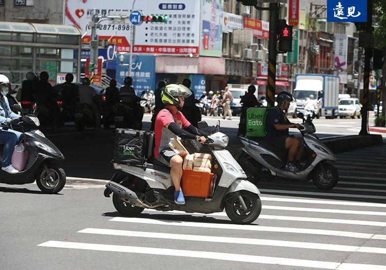 台灣新聞通訊社-「外送專法」進入審議…點外送會變貴嗎?一次看懂多方攻防