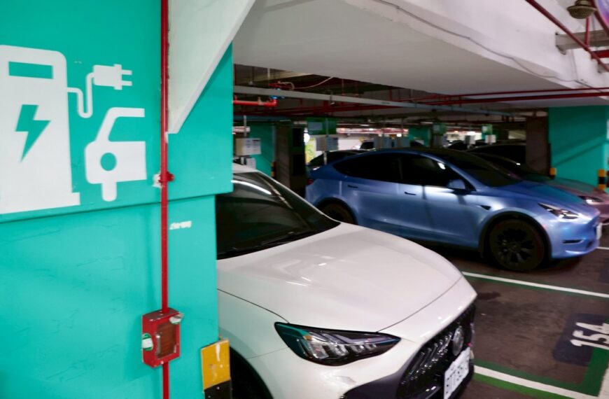 台灣新聞通訊社-電動車衝破百萬輛、稅收單年恐短收36億 政府研擬新費率明年底出爐