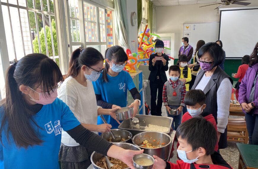 台灣新聞通訊社-聽誰的？午餐廚餘回收互踢皮球 彰化縣立學校頭大擔心圖利被告