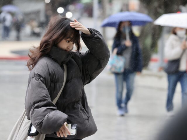 台灣新聞通訊社-下周一北東變天 天氣風險：入冬最強冷空氣下周末恐南下挑戰10度低溫