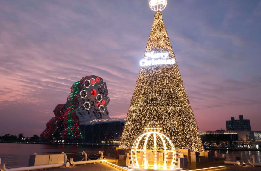 台灣新聞通訊社-高流17公尺耶誕「金勾TREE」 與港灣夕陽一同入鏡吸睛