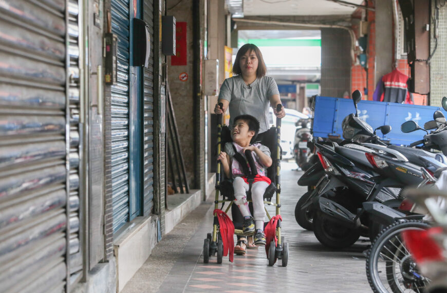 台灣新聞通訊社-健保給付億元AADC缺乏症基因治療遭疑 病團發聲:想陪孩子老去