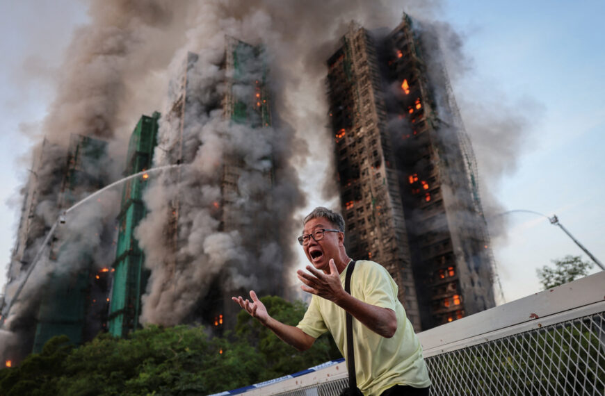台灣新聞通訊社-宏福苑大火燒出兩個香港…民間問責 官方急維穩「冒頭就打擊」