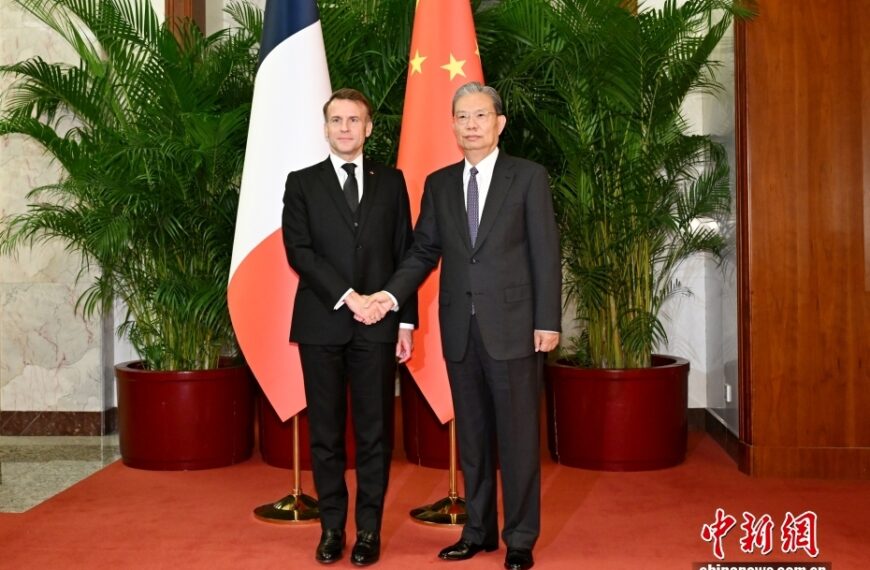 台灣新聞通訊社-會見趙樂際後　法國總統馬克宏已抵達成都
