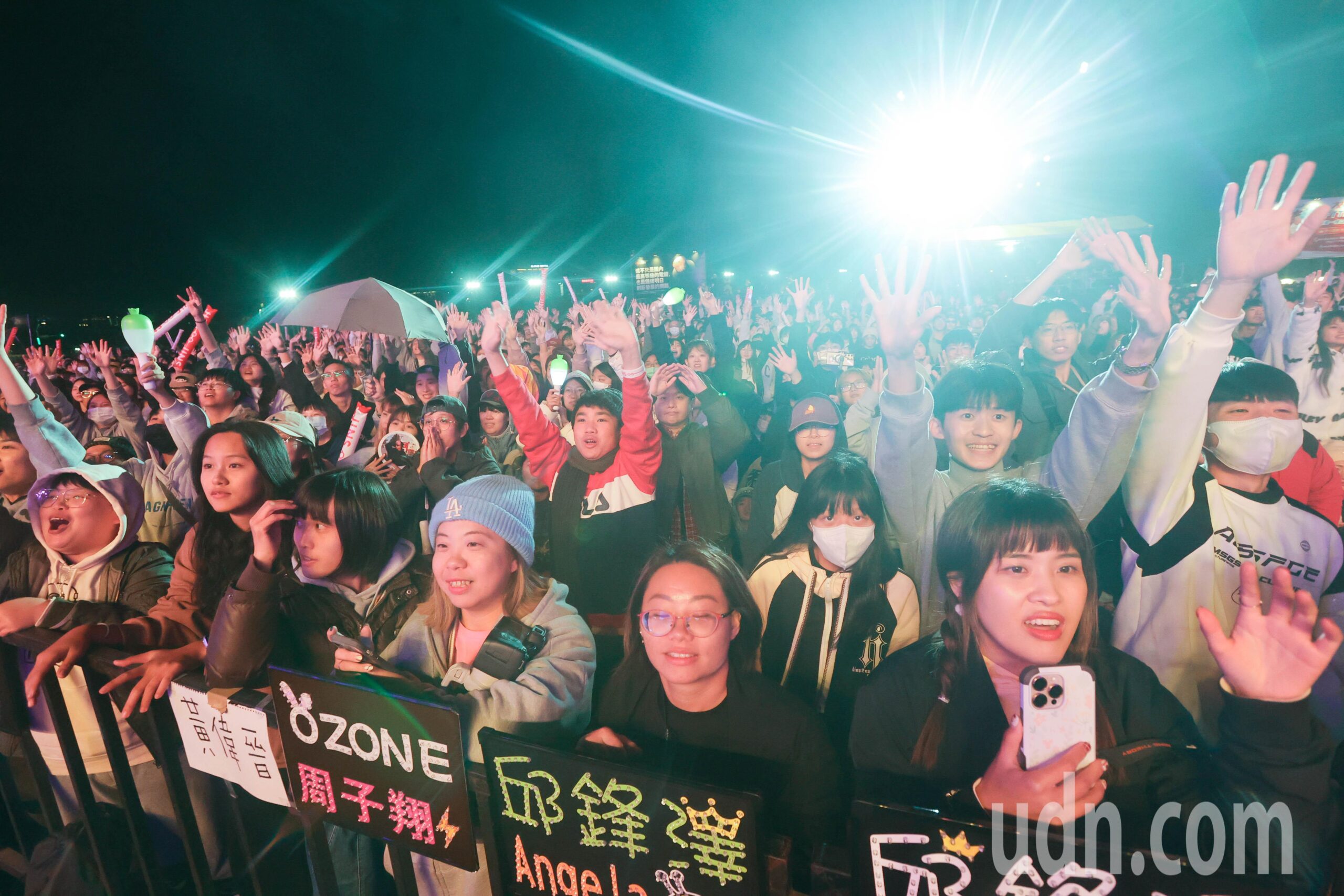 台灣新聞通訊社-跨年遇持刀歹徒怎自保？醫警告盲逃最危險 3樣隨身物可防身