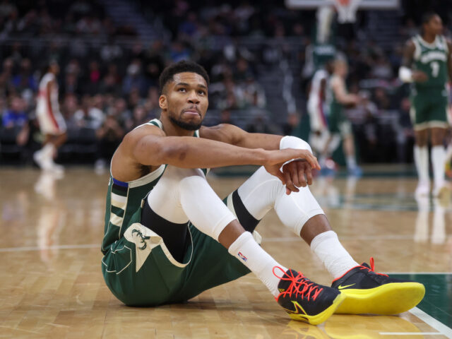 台灣新聞通訊社-NBA／安戴托昆波右小腿拉傷缺席2至4周 可能無緣年度獎項