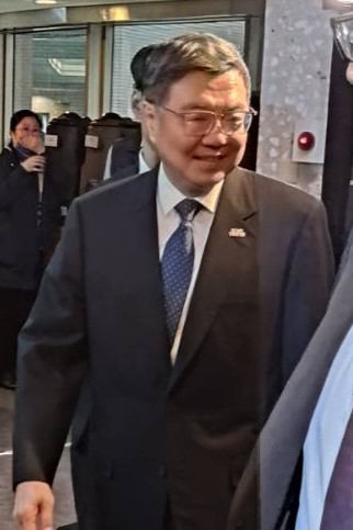 台灣新聞通訊社-支持半導體赴美會掏空台灣？卓榮泰笑回三字