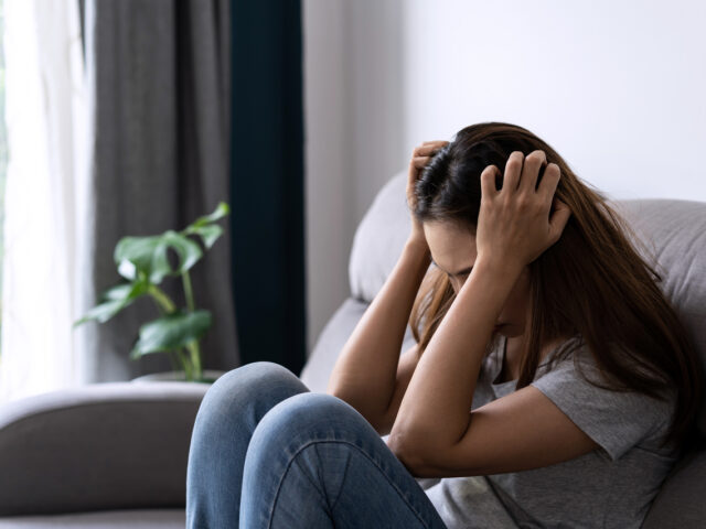 台灣新聞通訊社-這款「百搭鞋」當年人人有！她想回購竟買不到 過來人嘆：時代的眼淚