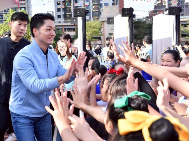 台灣新聞通訊社-出席大同、木柵國小校慶 蔣萬安：生生喝鮮奶將擴大至國中