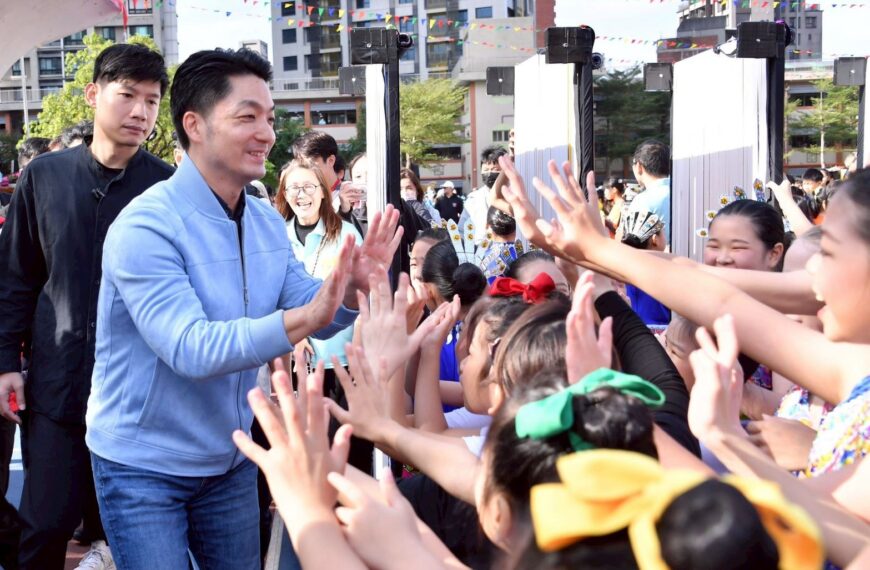 台灣新聞通訊社-出席大同、木柵國小校慶 蔣萬安:生生喝鮮奶將擴大至國中