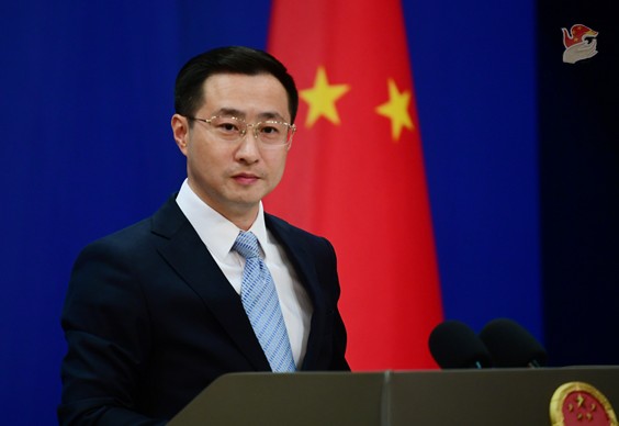 台灣新聞通訊社-共軍上百艘船艦匯聚東海台海南海？陸外交部：不必大驚小怪