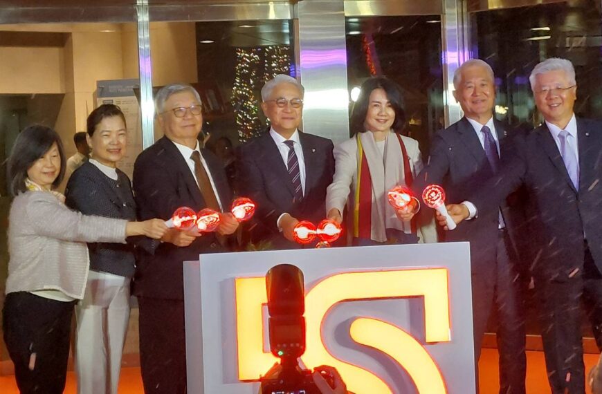 台灣新聞通訊社-台新新光金聖誕點燈 吳東亮:合併後一起向前走 重返榮耀