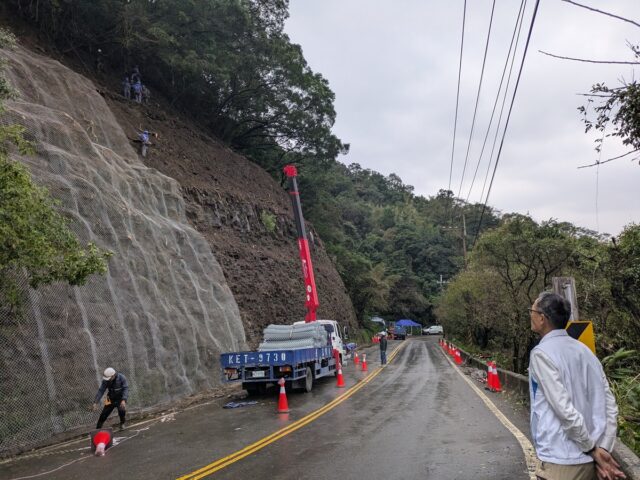 台灣新聞通訊社-汐止區汐平路邊坡陡易坍 復建穩固工程確保人車安全