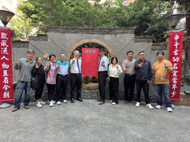 台灣新聞通訊社-國立溪湖高中考生祈福學測高分 班導唱歌日本老師山呼萬歲很熱血