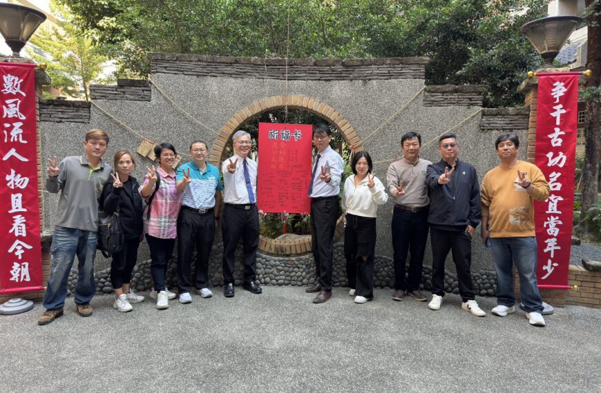 台灣新聞通訊社-國立溪湖高中考生祈福學測高分 班導唱歌日本老師山呼萬歲很熱血