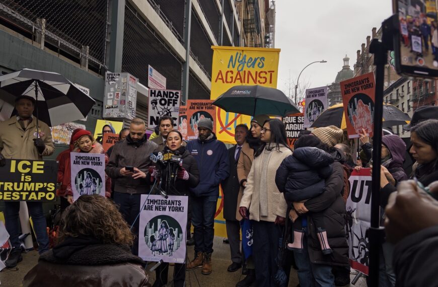 台灣新聞通訊社-紐約移民聯盟華埠集會 控市警助ICE違法 促立即放人