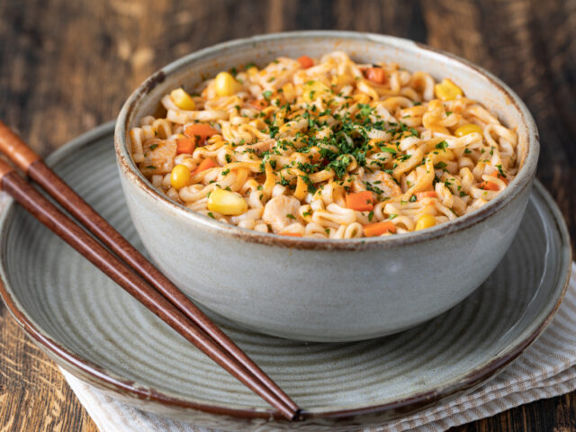 台灣新聞通訊社-台人愛在泡麵加1物 南韓學生超納悶…吃完驚呼「口感真的有差」