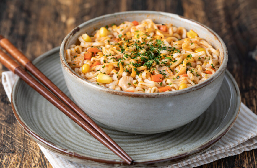 台灣新聞通訊社-台人愛在泡麵加1物 南韓學生超納悶…吃完驚呼「口感真的有差」