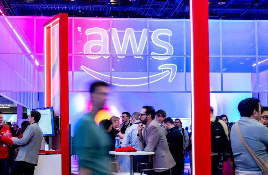 台灣新聞通訊社-AWS發表第5代自研伺服器晶片 蘋果高層罕見站台