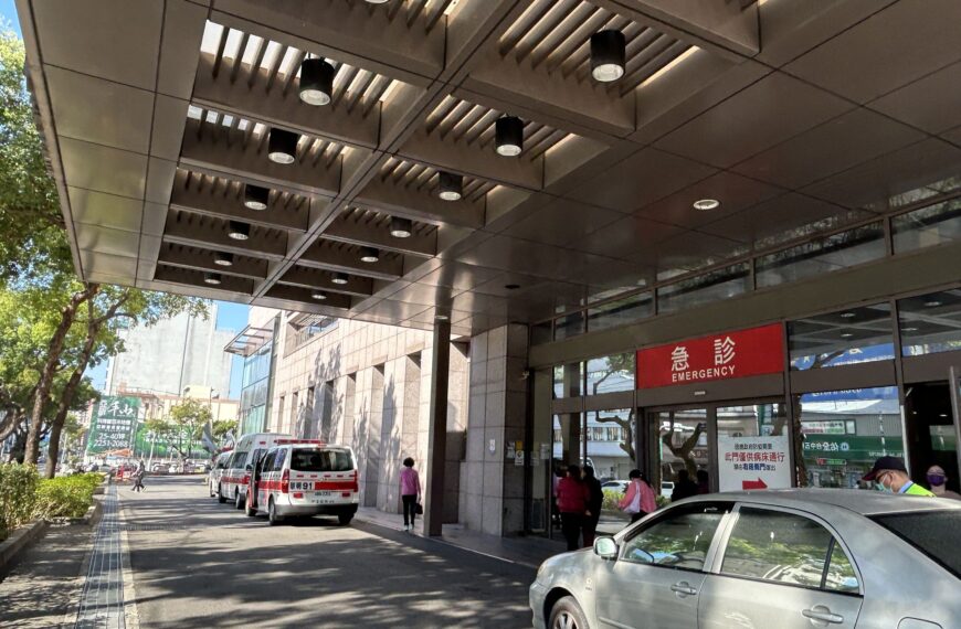 台灣新聞通訊社-驚!台中知名茶飲店誤用「工業檸檬酸」泡茶 3顧客喉嚨灼傷送醫