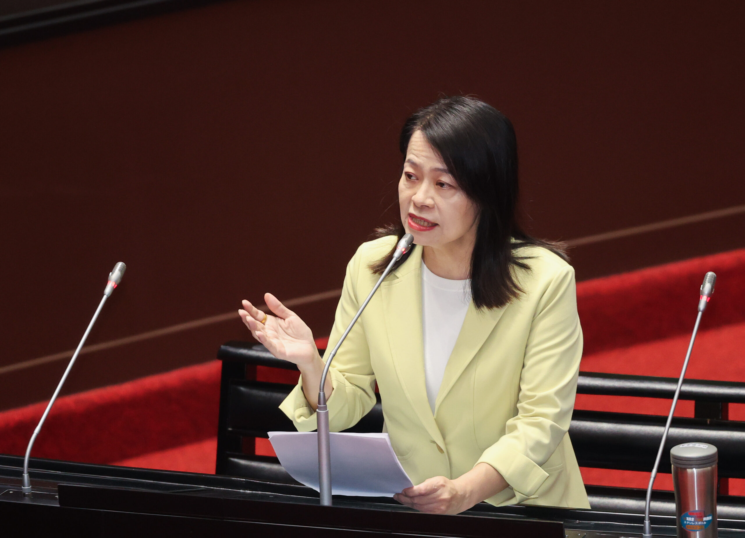 台灣新聞通訊社-內政部忙鎖小紅書…許宇甄批「只剩意識形態」 放任住都中心新人天價薪資