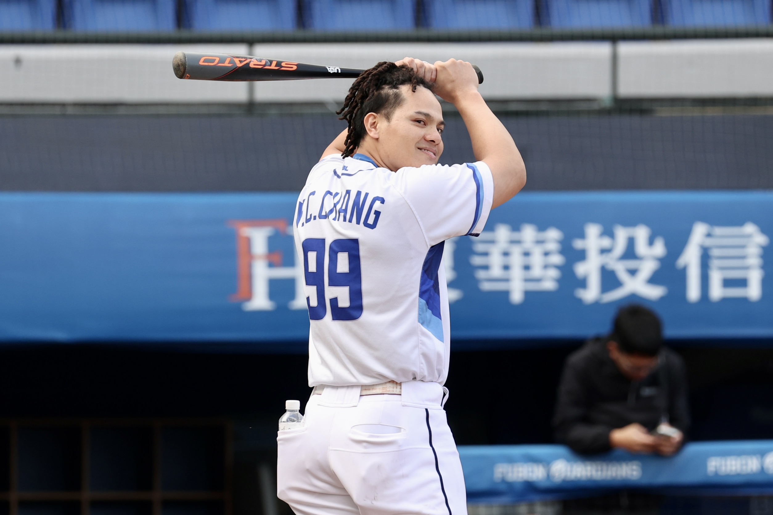 台灣新聞通訊社-經典賽／坦言一直想打所以採保守治療 張育成有好消息：完全沒有不適