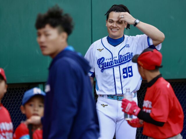 台灣新聞通訊社-經典賽／張育成期待與大谷同場較勁 開玩笑稱要檢查球棒