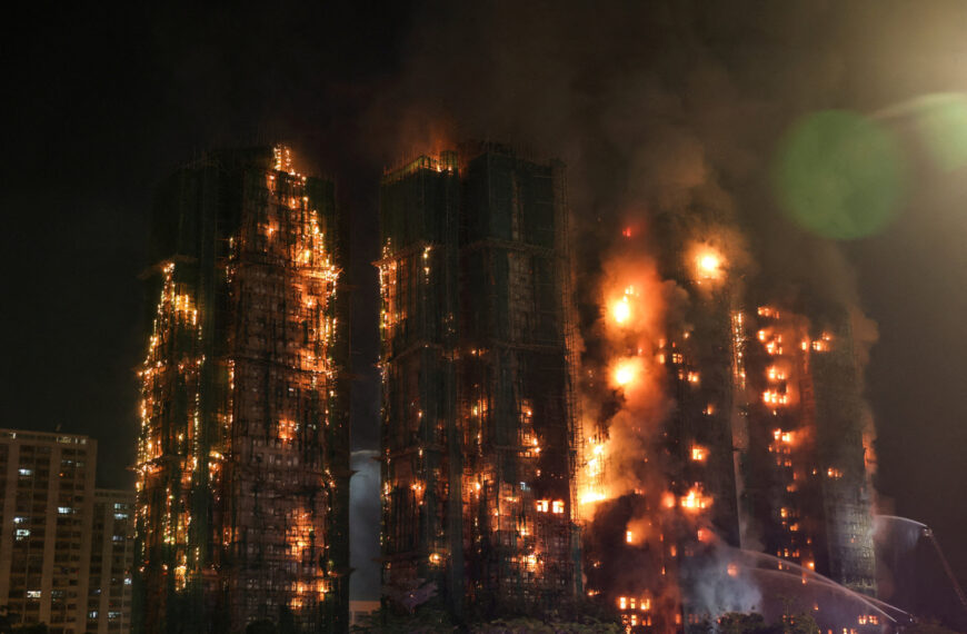 台灣新聞通訊社-香港大火當局關切 火場旁涼亭7日深夜停止民眾留言