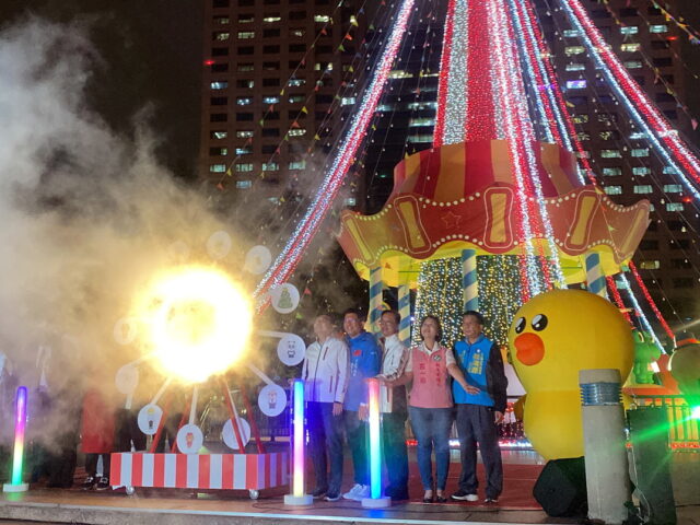 台灣新聞通訊社-人潮爆滿！新北耶誕城主燈秀更新內容 德國市集美食飄香吸客