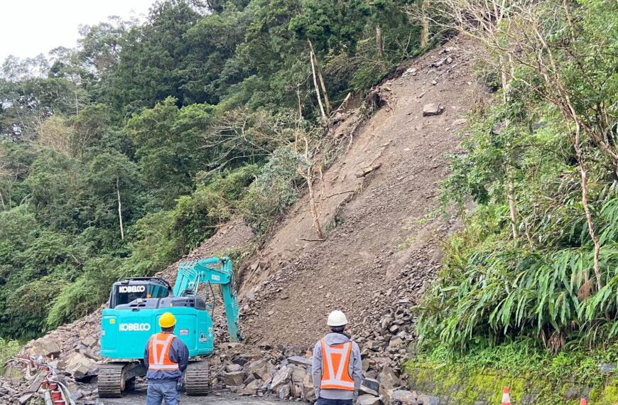 台灣新聞通訊社-太平山聯外道路邊坡崩塌搶通 園區8日上午8時開園