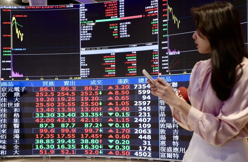 台灣新聞通訊社-三家銀行「領利息轉存印鈔術」看起來很怪？Ffaarr：很多人存高股息ETF就是這樣