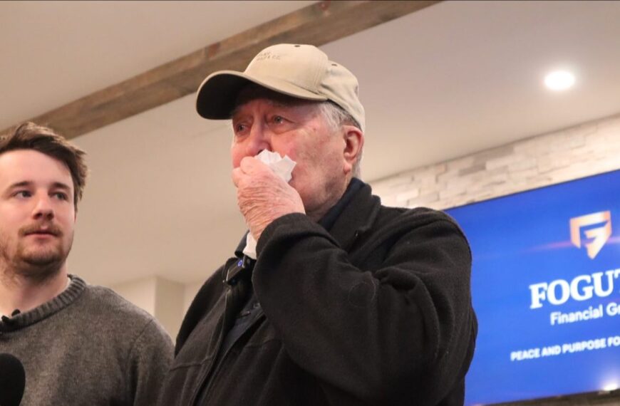 台灣新聞通訊社-美國88歲老兵超市打工惹心酸 澳洲網紅募捐5670萬元供他退休