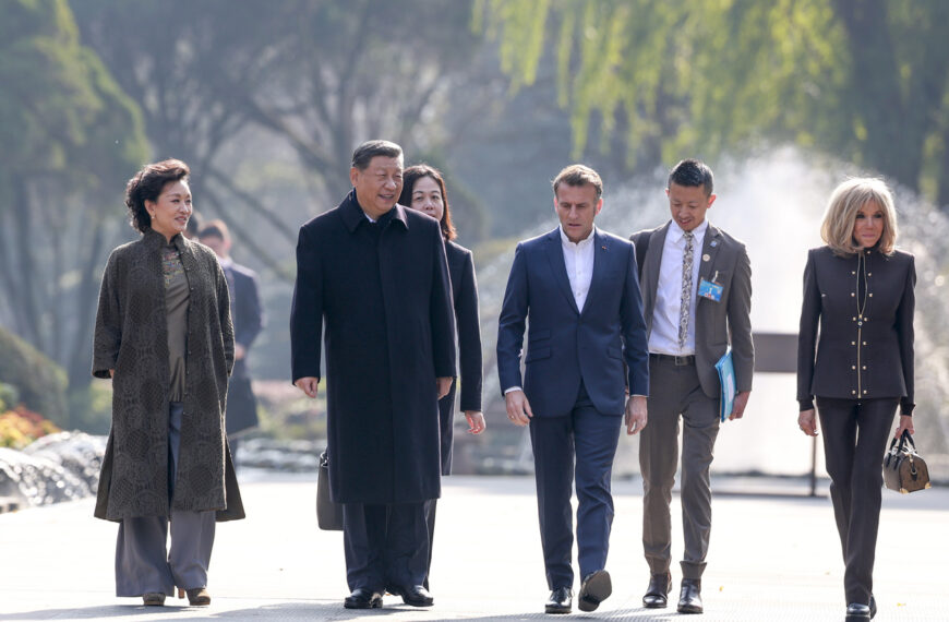 台灣新聞通訊社-中國「最美保鑣」保護法國第一夫人 眼神犀利如「飛刀」再引關注