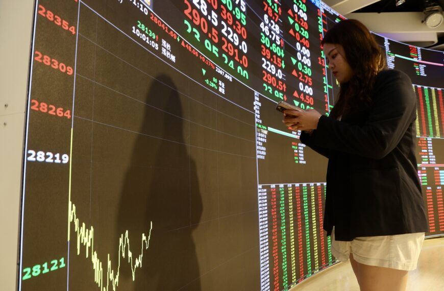 台灣新聞通訊社-00878花13天填息!達人讚「收到聖誕節禮物」:維持0.4元、殖利率就有7.54%