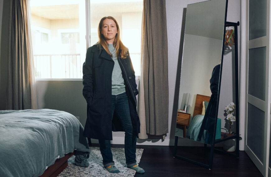 台灣新聞通訊社-買1.4萬元風衣付8千元關稅!川普取消小額包裹免稅 消費者首嘗震撼