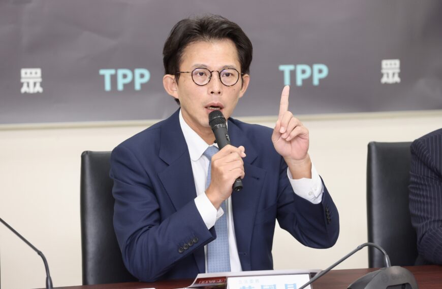 台灣新聞通訊社-傳政院拍板不執行再修版財劃法 黃國昌嗆：哪門子北韓法學？