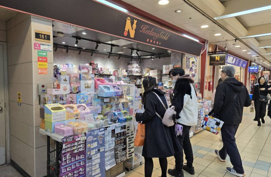 台灣新聞通訊社-逛街遇強迫推銷 險被拿走千元鈔…他嚇到塞500元逃離：太恐怖