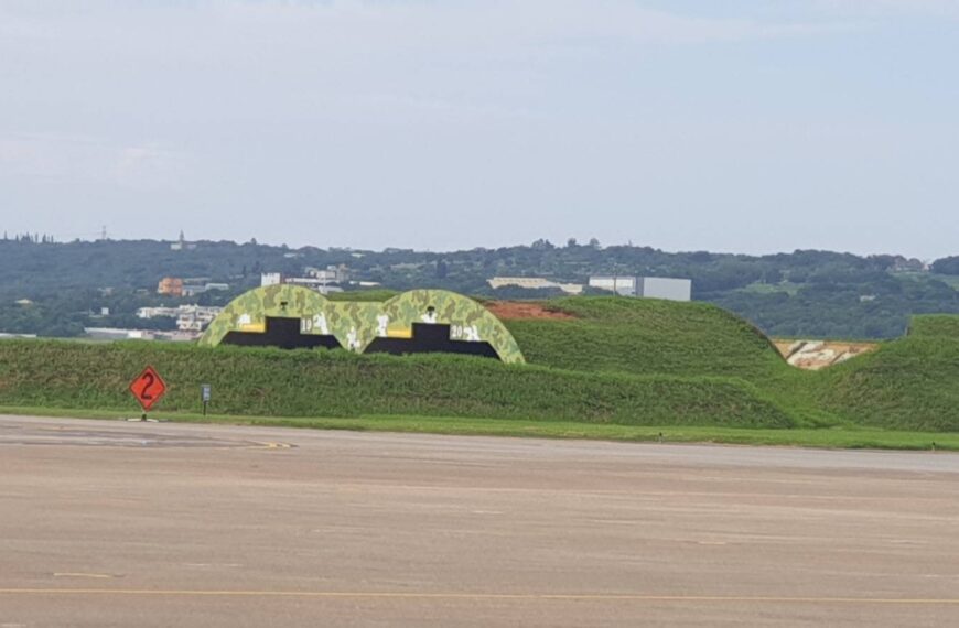 台灣新聞通訊社-清泉崗機場IDF戰機降落後驚見跑道有麻布袋 軍方已清除調查