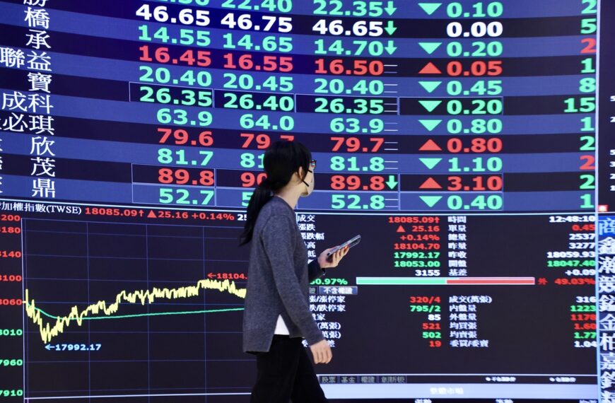 台灣新聞通訊社-90歲阿伯靠1200張00878季領48 萬!不敗教主亮明細:股利買回真的會越滾越大