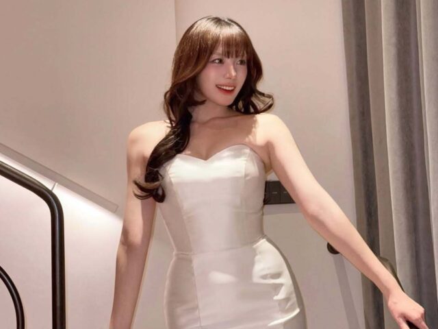 台灣新聞通訊社-中職／河智媛穿白色禮服秀香肩、火辣曲線 網：太瘋狂了