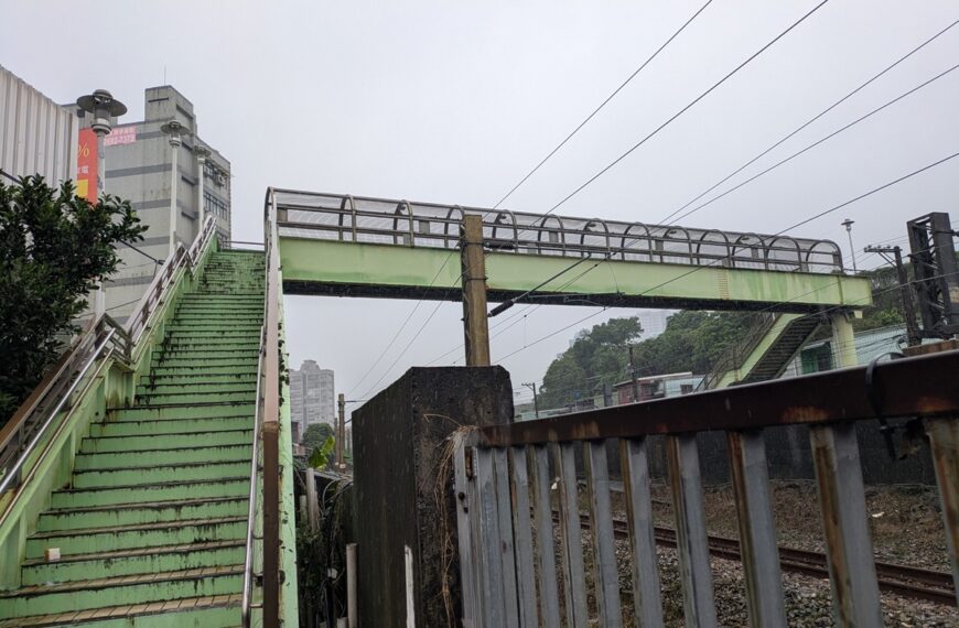 台灣新聞通訊社-汐止光復街天橋鏽蝕修不修 卡基捷工程要拆先試封閉