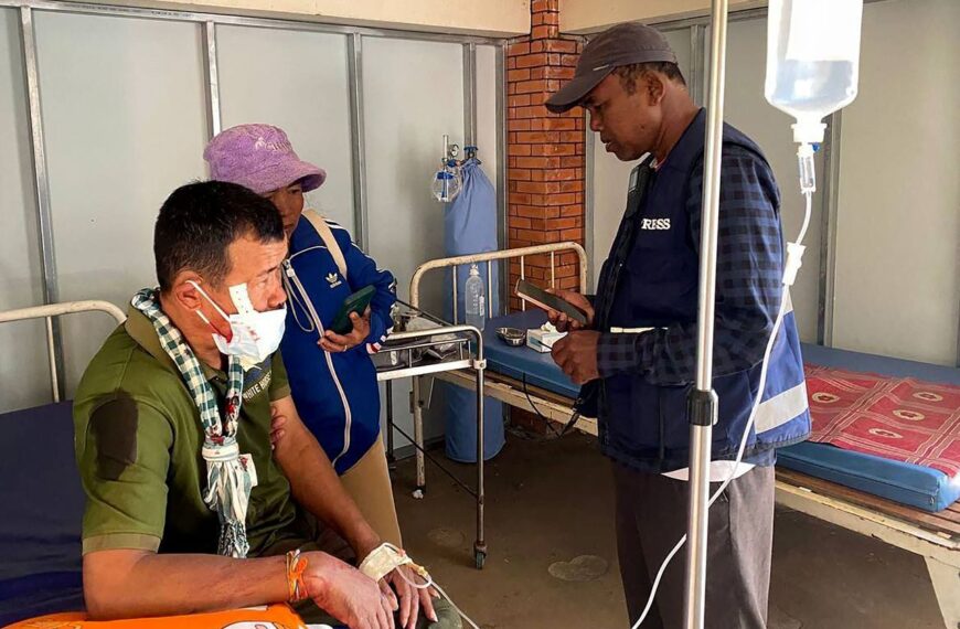 台灣新聞通訊社-泰柬衝突40萬居民撤離 醫院關閉避難所人滿為患