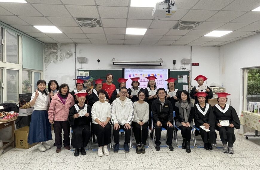 台灣新聞通訊社-新北雙溪區樂齡學習中心結業式 生命繪本感動全場