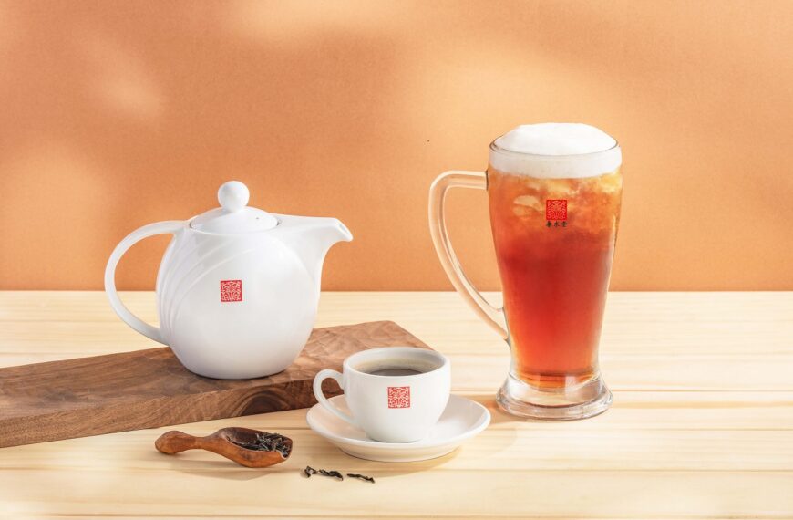 台灣新聞通訊社-春水堂員工「拿錯壺」害顧客喝到「碳酸氫鈉清洗液」送醫!業者回應了