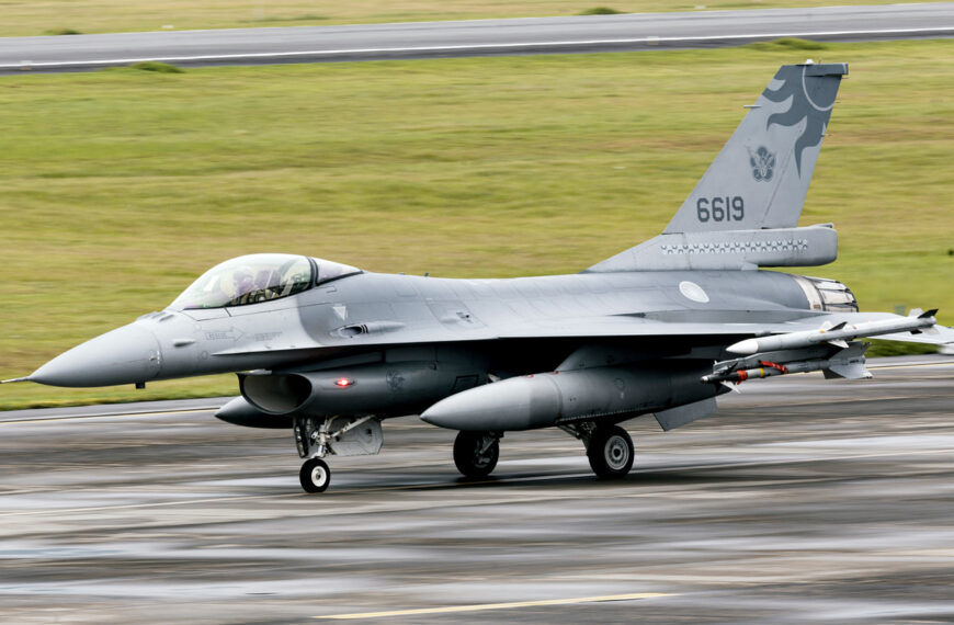 台灣新聞通訊社-F-16飛官短暫G力昏迷安降 飛行員解析救援機制：當下一定非常緊急